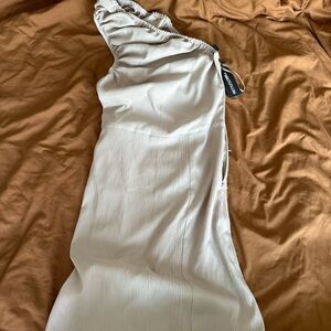 Bust doesn’t fit ..should for a b cup bust